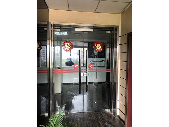 无框地弹门